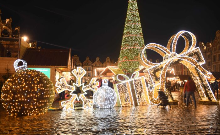 Kerstverlichting buiten straten